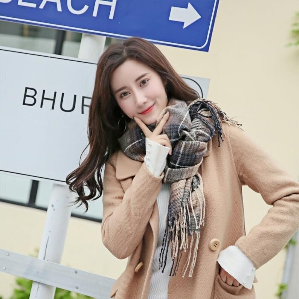 Women's Gradient Grey Fashion Long Shawl Big Grid Winter Warm Lattice Scarf - Picture 4 of 5